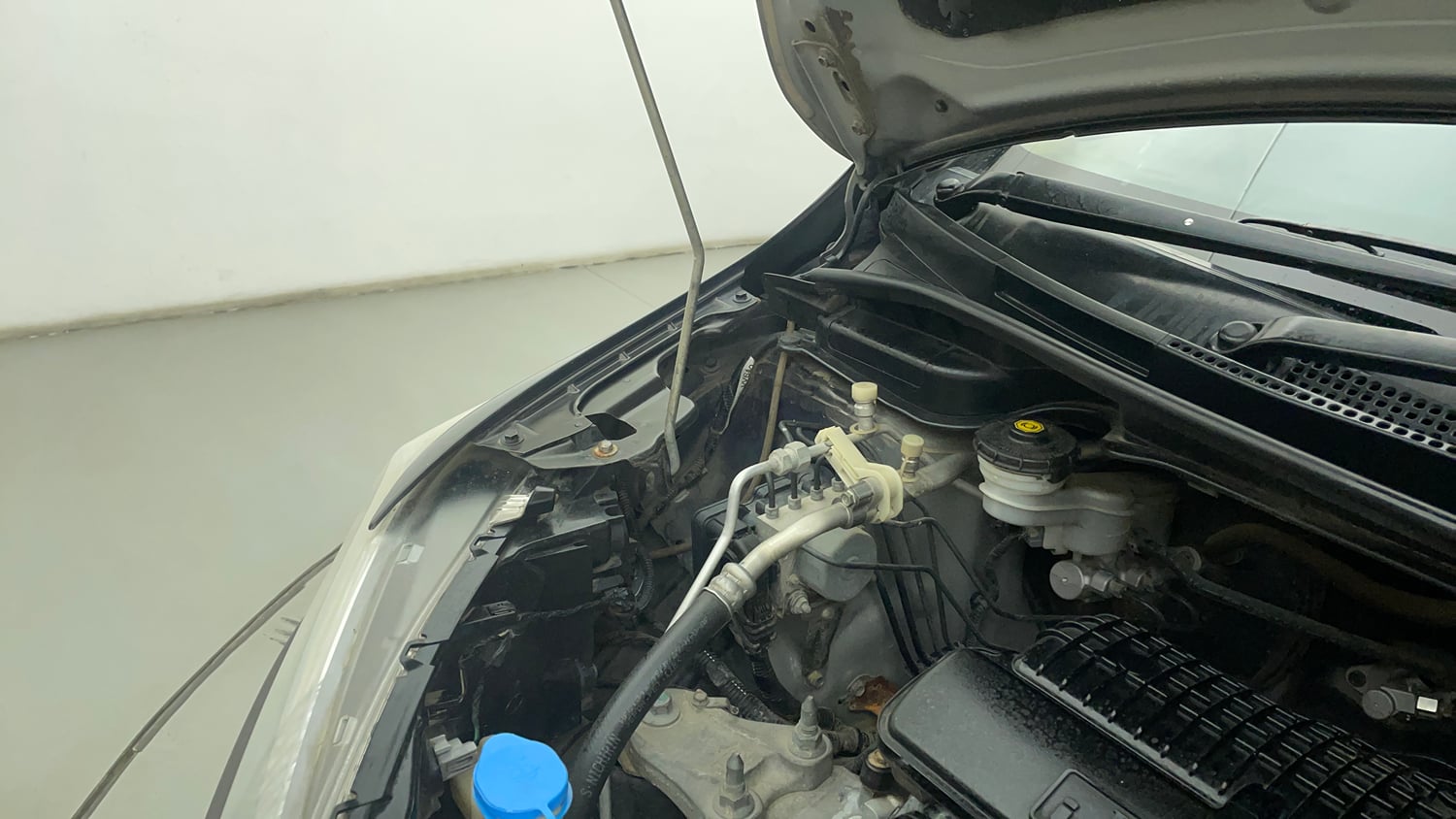 Used 2018 Honda Jazz V Petrol Petrol Manual engine ENGINE RIGHT SIDE HINGE & APRON VIEW