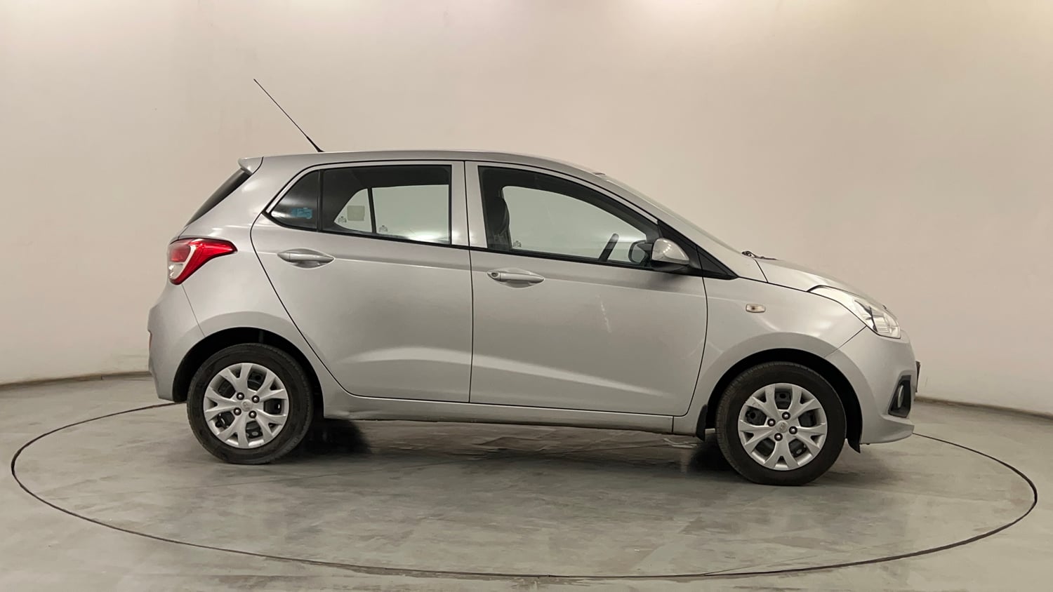 Used 2016 Hyundai Grand i10 Magna 1.2 Kappa VTVT Petrol Manual exterior RIGHT SIDE VIEW