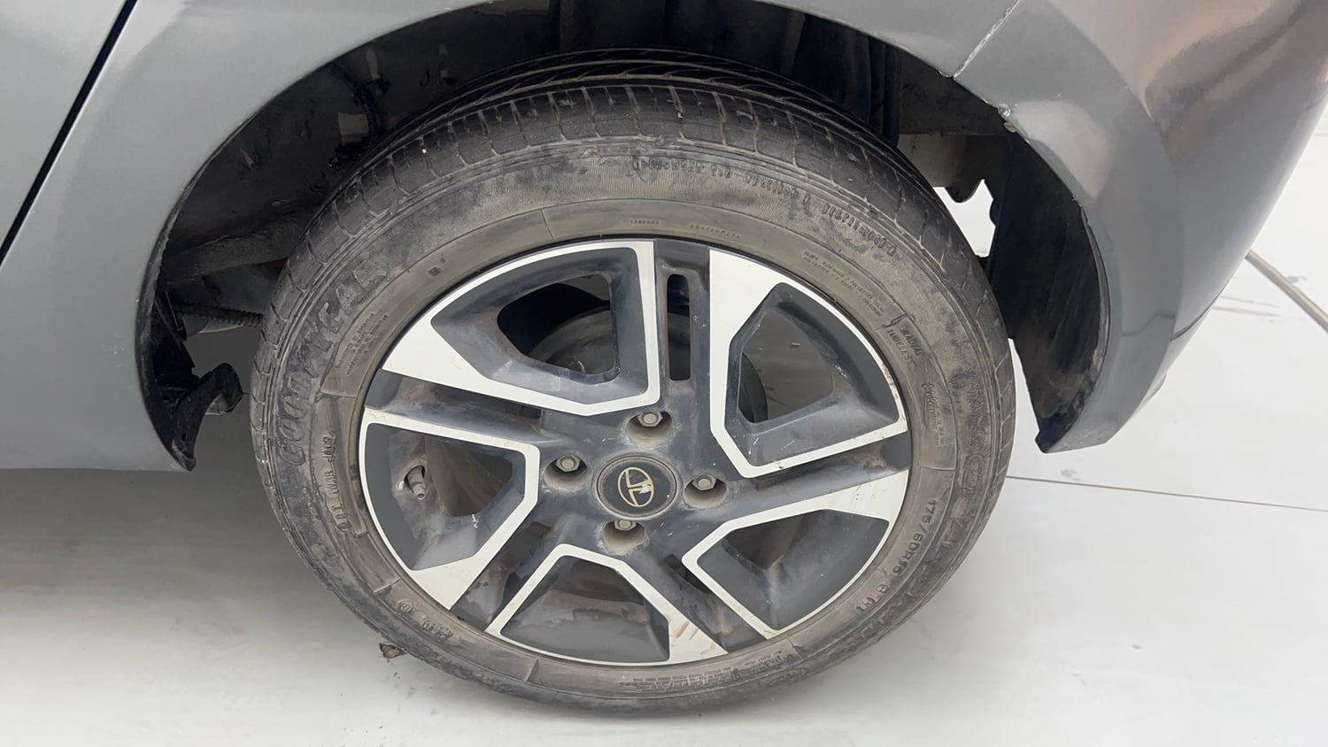 Used 2020 Tata Tiago XZA Plus Petrol Automatic tyres LEFT REAR TYRE RIM VIEW
