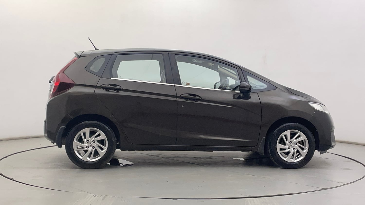 Used 2018 Honda Jazz V Petrol Petrol Manual exterior RIGHT SIDE VIEW