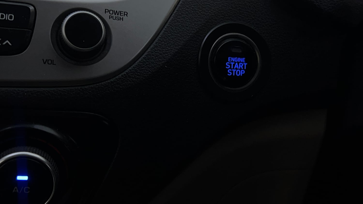 Used 2019 Hyundai Verna SX (O) 1.6 VTVT AT Petrol Automatic top_features Keyless start
