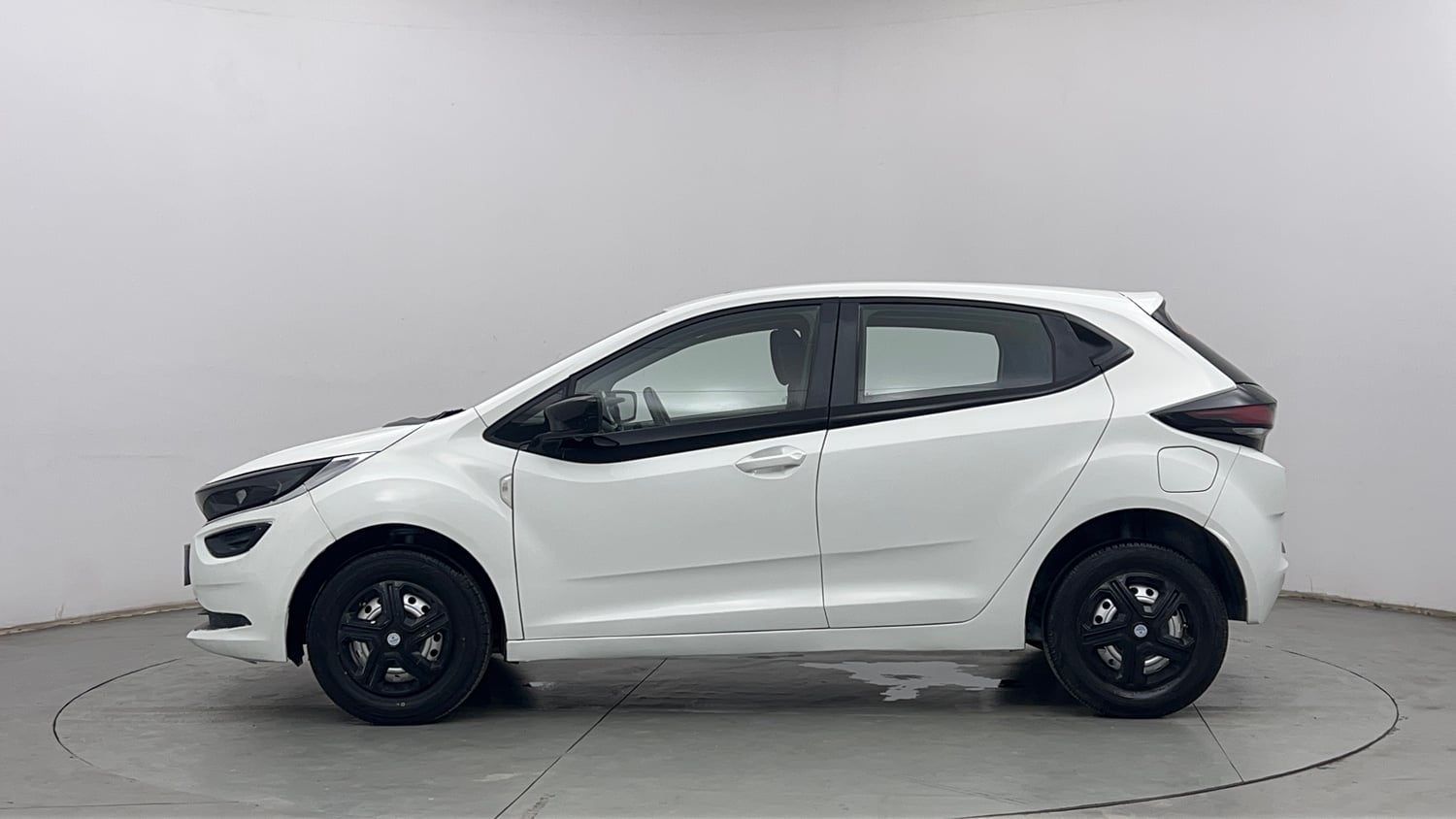 Used 2021 Tata Altroz XE Petrol Petrol Manual exterior LEFT SIDE VIEW