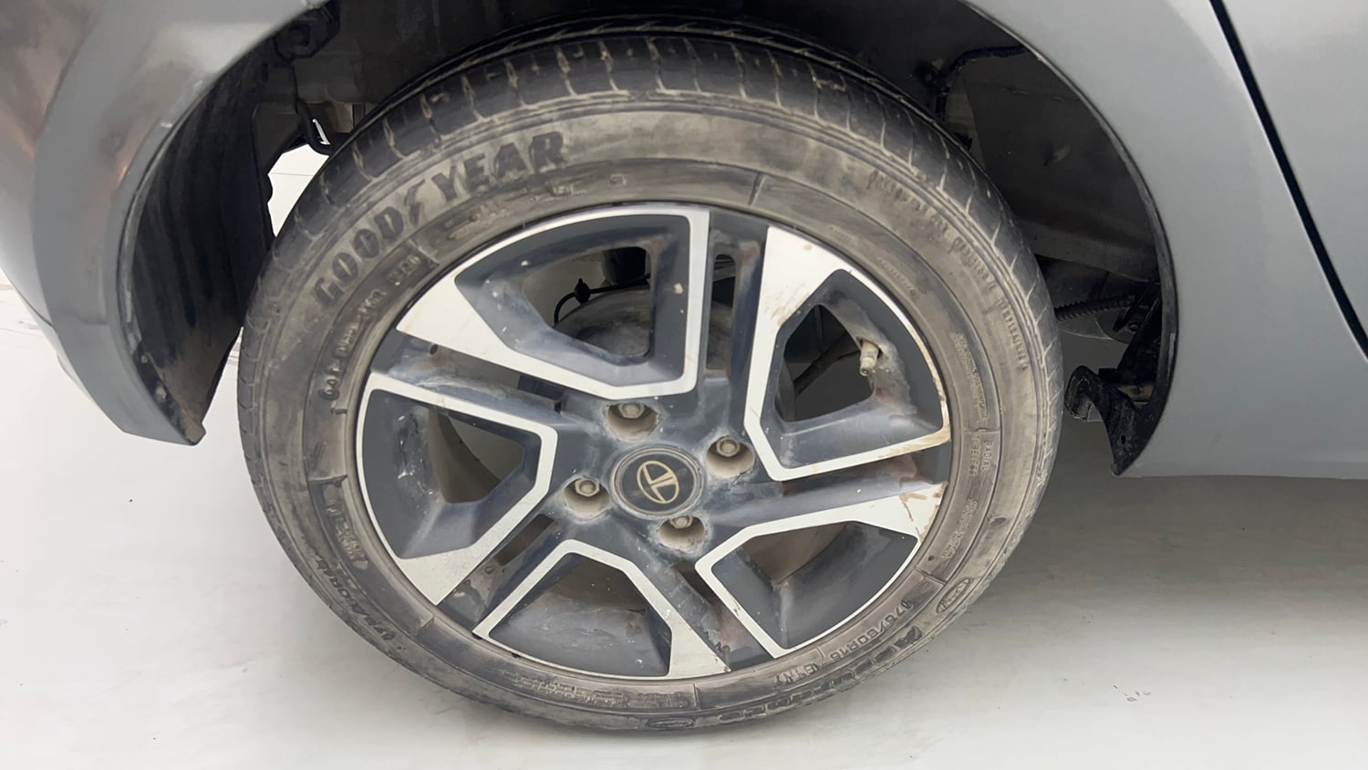 Used 2020 Tata Tiago XZA Plus Petrol Automatic tyres RIGHT REAR TYRE RIM VIEW