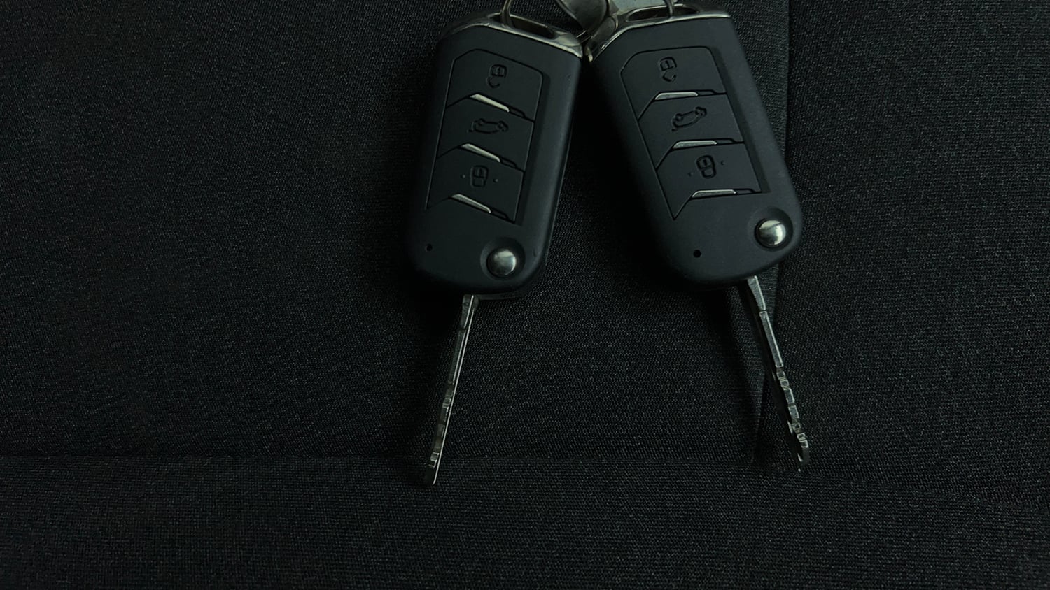 Used 2025 Mahindra XUV 3XO AX5 1.2 Petrol Petrol Manual extra CAR KEY VIEW