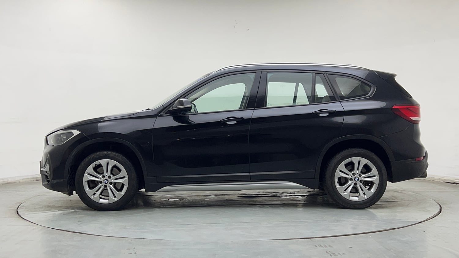 Used 2021 BMW X1 sDrive20i xLine Petrol Automatic exterior LEFT SIDE VIEW