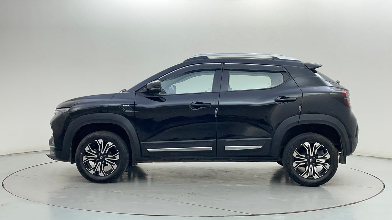 Used 2024 Renault Kiger RXZ MT Petrol Manual exterior LEFT SIDE VIEW