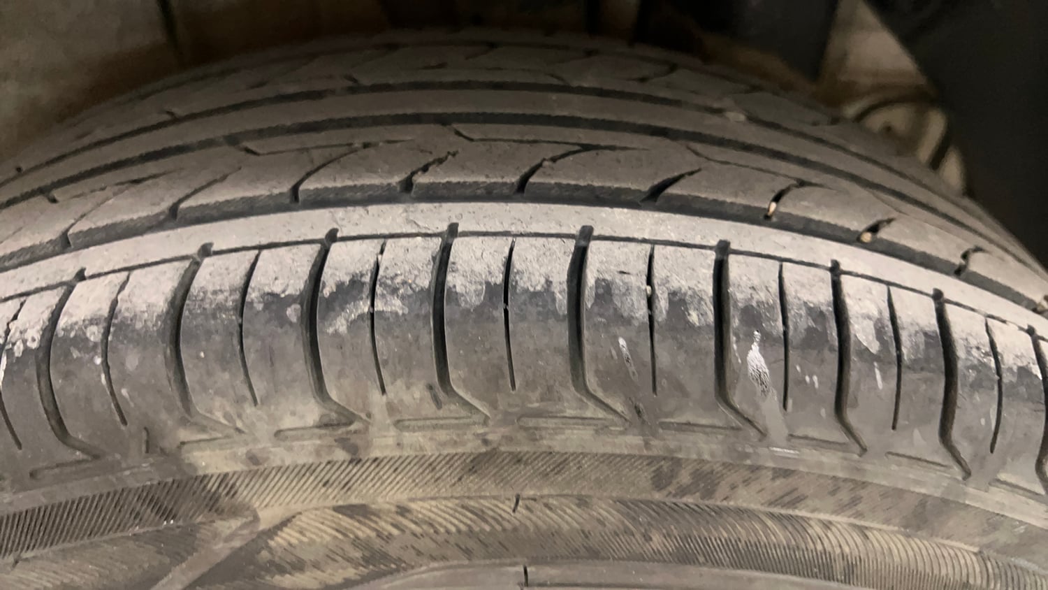 Used 2018 Hyundai Elite i20 Asta 1.2 Petrol Manual tyres LEFT REAR TYRE TREAD VIEW