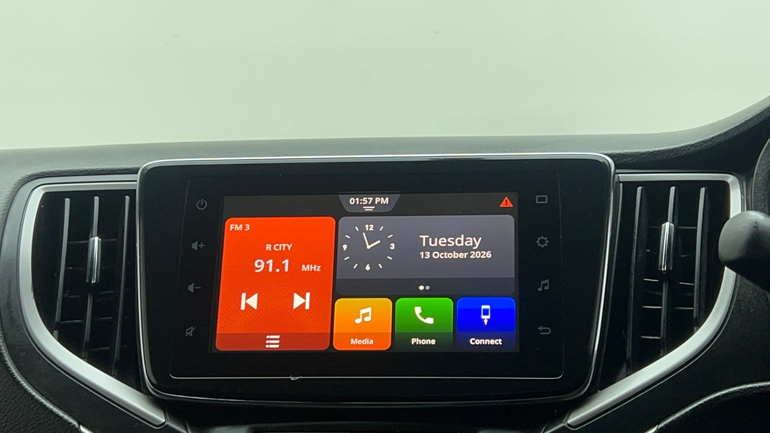Used 2021 Maruti Suzuki Baleno Zeta Petrol Manual top_features Touch screen infotainment system