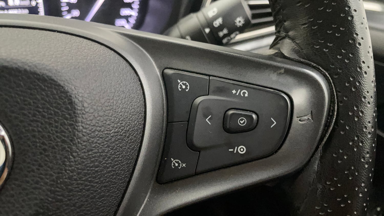 Used 2022 Tata Altroz XZ Plus Petrol Dark Edition Petrol Manual top_features Cruise control