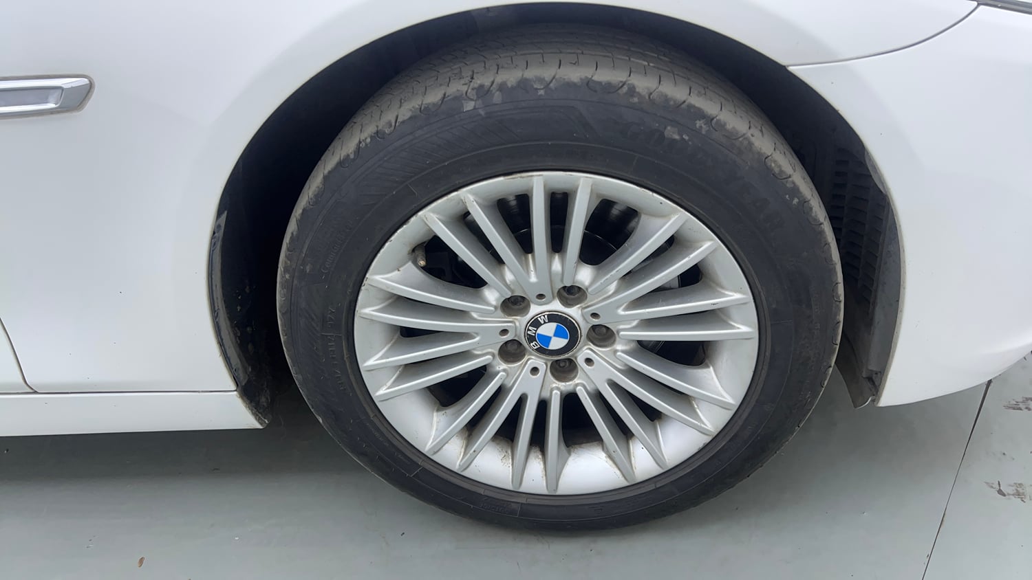 Used 2016 BMW 5 Series 520d Luxury Line Diesel Automatic tyres RIGHT FRONT TYRE RIM VIEW