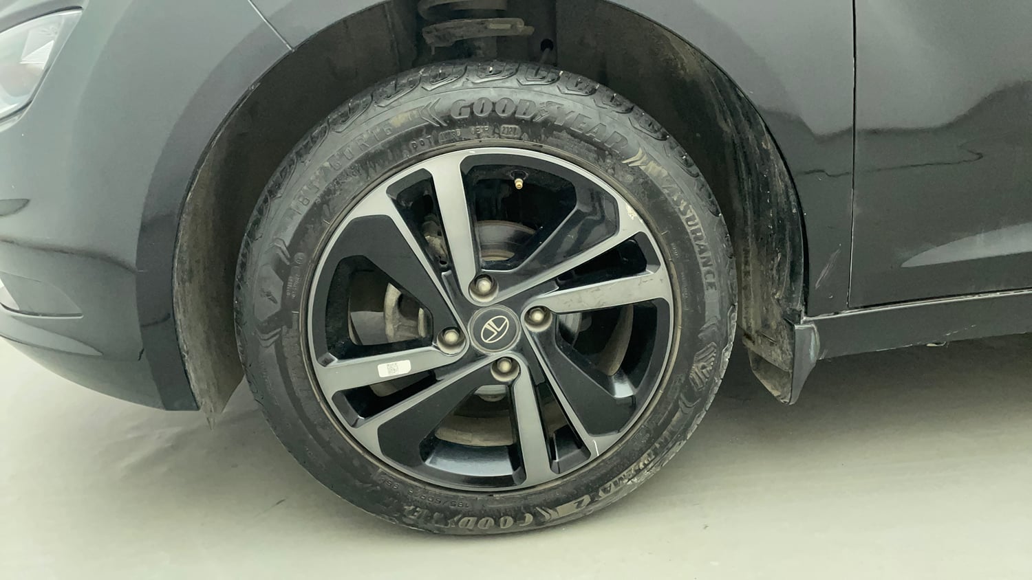 Used 2022 Tata Altroz XZ Plus Petrol Dark Edition Petrol Manual tyres LEFT FRONT TYRE RIM VIEW