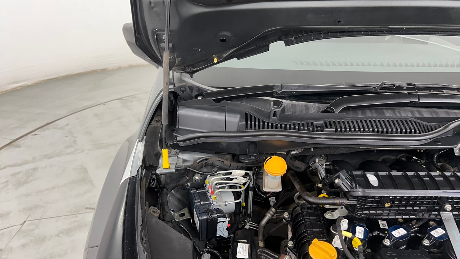Used 2023 Tata Altroz XM Plus Petrol Petrol Manual engine ENGINE RIGHT SIDE HINGE & APRON VIEW