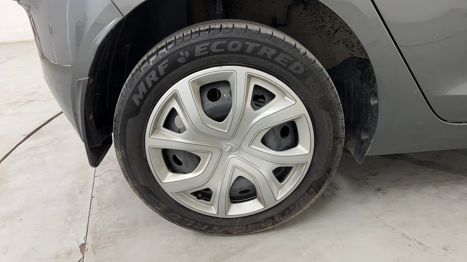 Used 2023 Tata Altroz XM Plus Petrol Petrol Manual tyres RIGHT REAR TYRE RIM VIEW