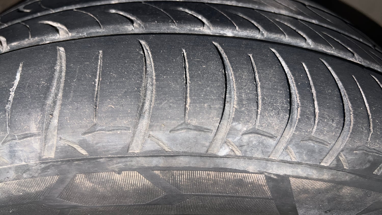 Used 2019 Hyundai Verna SX (O) 1.6 VTVT AT Petrol Automatic tyres RIGHT FRONT TYRE TREAD VIEW