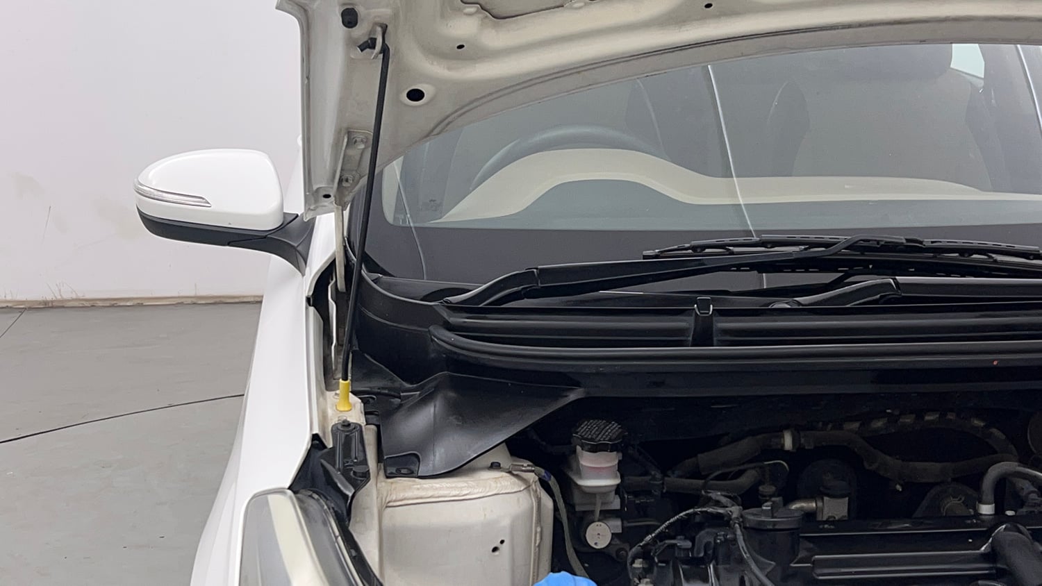 Used 2018 Hyundai Elite i20 Asta 1.2 Petrol Manual engine ENGINE RIGHT SIDE HINGE & APRON VIEW