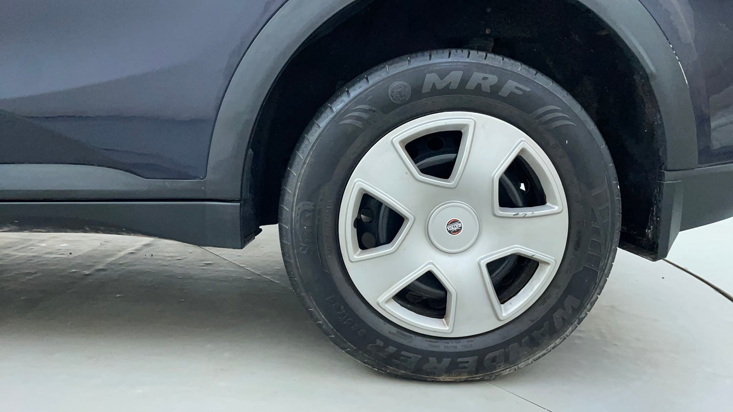 Used 2022 Mahindra XUV700 AX 3 Petrol MT 5 STR Petrol Manual tyres LEFT REAR TYRE RIM VIEW