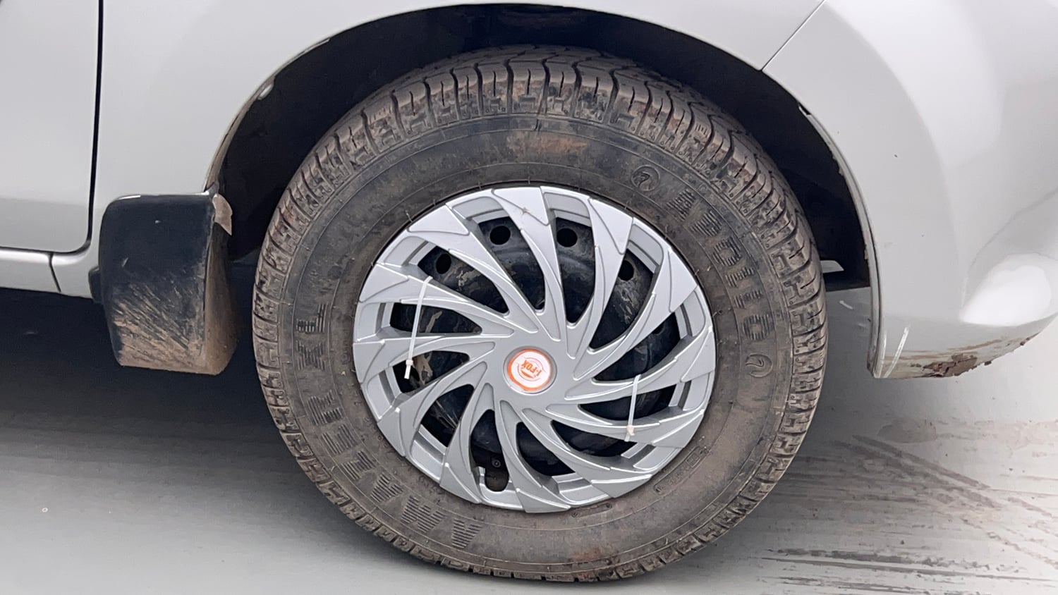 Used 2013 Maruti Suzuki Alto 800 Lxi Petrol Manual tyres RIGHT FRONT TYRE RIM VIEW