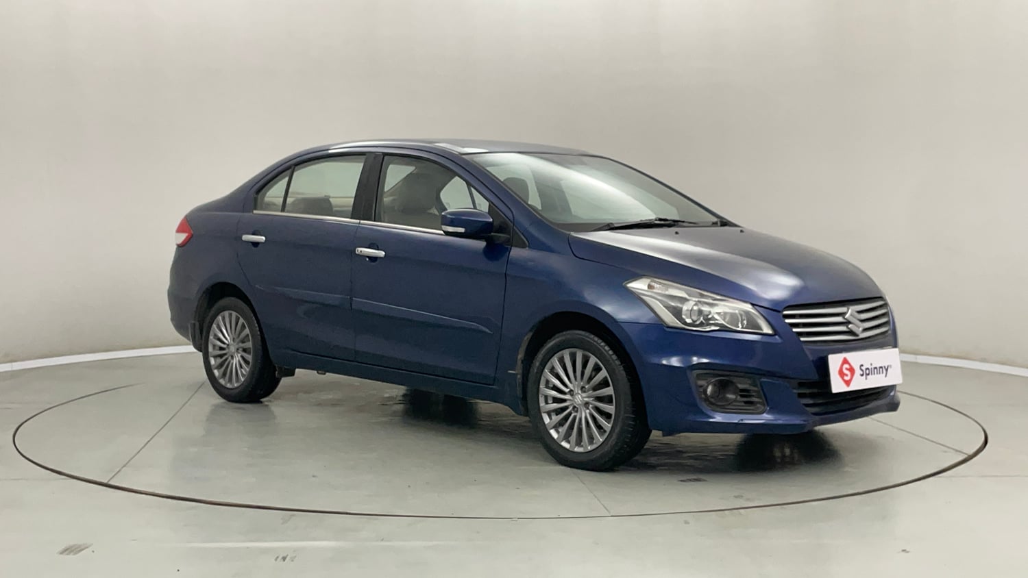 Used 2017 Maruti Suzuki Ciaz Alpha 1.4 MT Petrol Manual exterior RIGHT FRONT CORNER VIEW