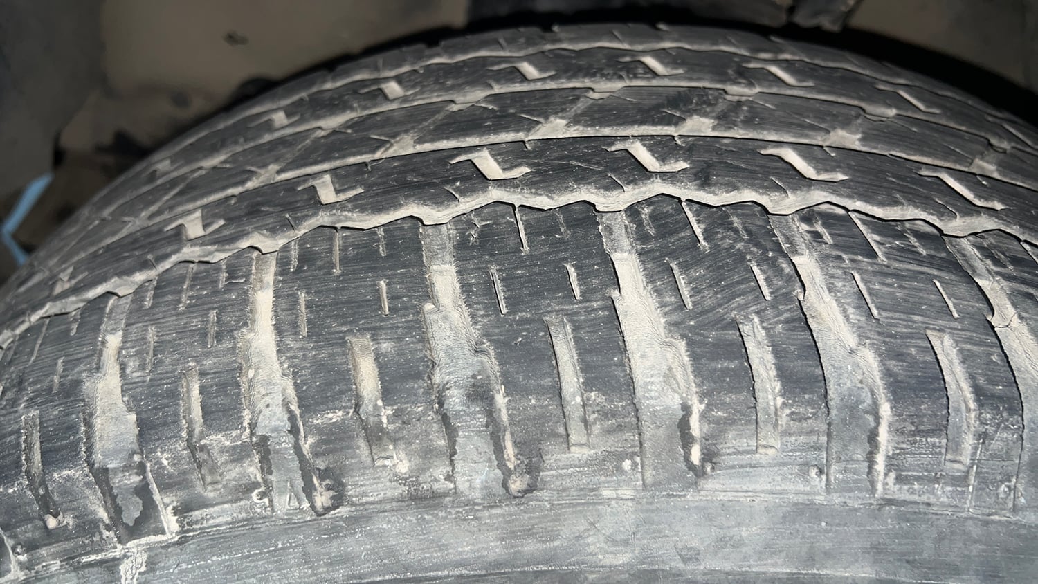 Used 2024 Toyota Fortuner 4X2 AT 2.7 Petrol Petrol Automatic tyres LEFT FRONT TYRE TREAD VIEW