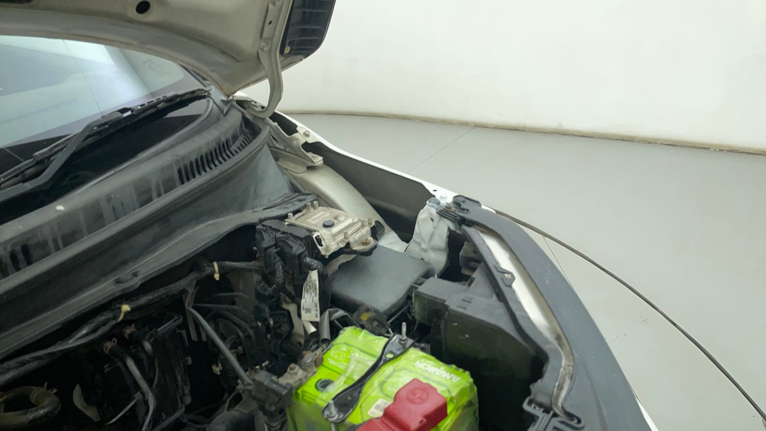 Used 2018 Maruti Suzuki Ignis Delta 1.2 MT Petrol Manual engine ENGINE LEFT SIDE HINGE & APRON VIEW