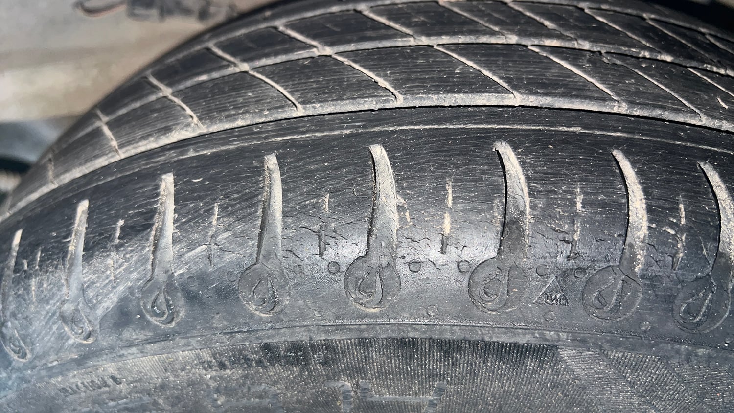 Used 2021 Tata Tiago XZ Petrol Manual tyres LEFT REAR TYRE TREAD VIEW