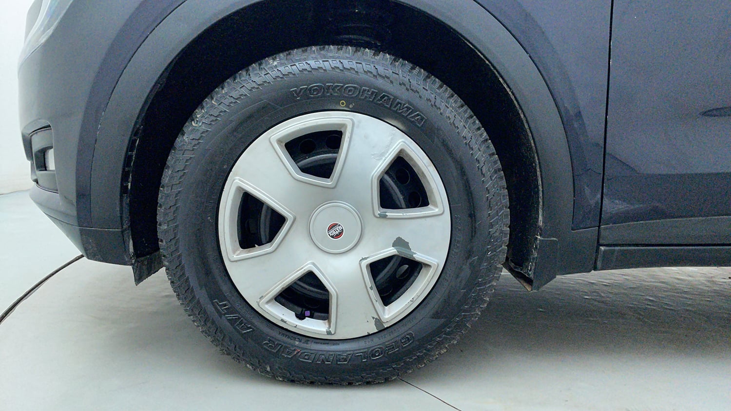 Used 2022 Mahindra XUV700 AX 3 Petrol MT 5 STR Petrol Manual tyres LEFT FRONT TYRE RIM VIEW