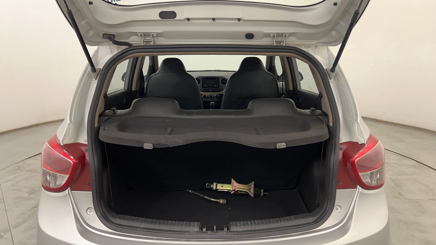 Used 2016 Hyundai Grand i10 Magna 1.2 Kappa VTVT Petrol Manual interior DICKY INSIDE VIEW