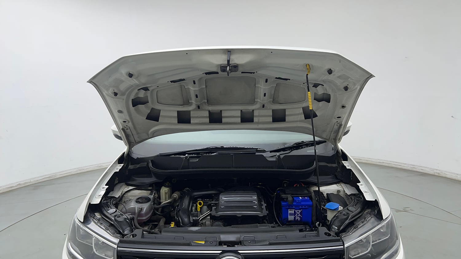 Used 2022 Volkswagen Taigun Highline 1.0 TSI AT Petrol Automatic engine ENGINE & BONNET OPEN FRONT VIEW