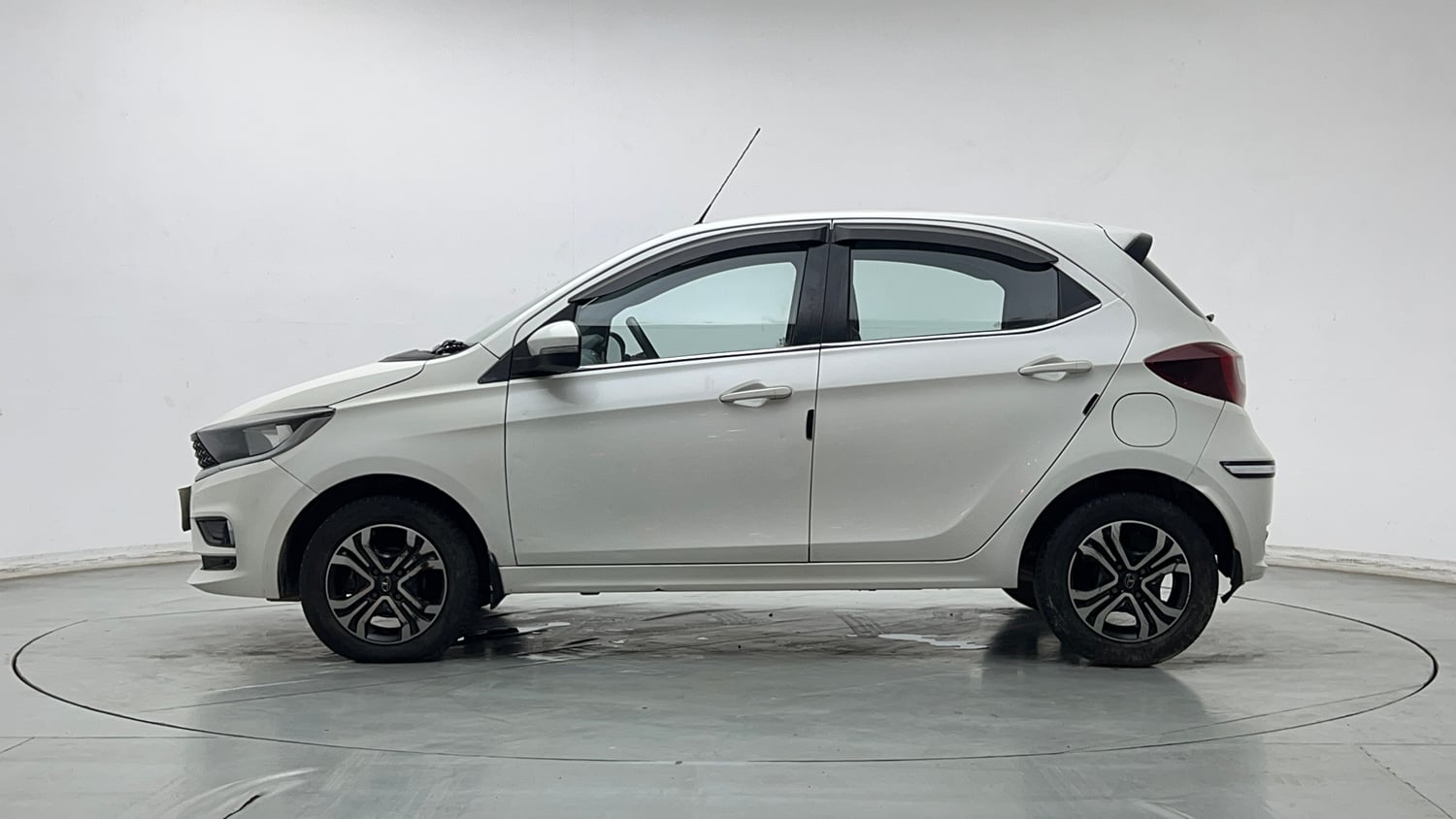 Used 2021 Tata Tiago XZ Petrol Manual exterior LEFT SIDE VIEW