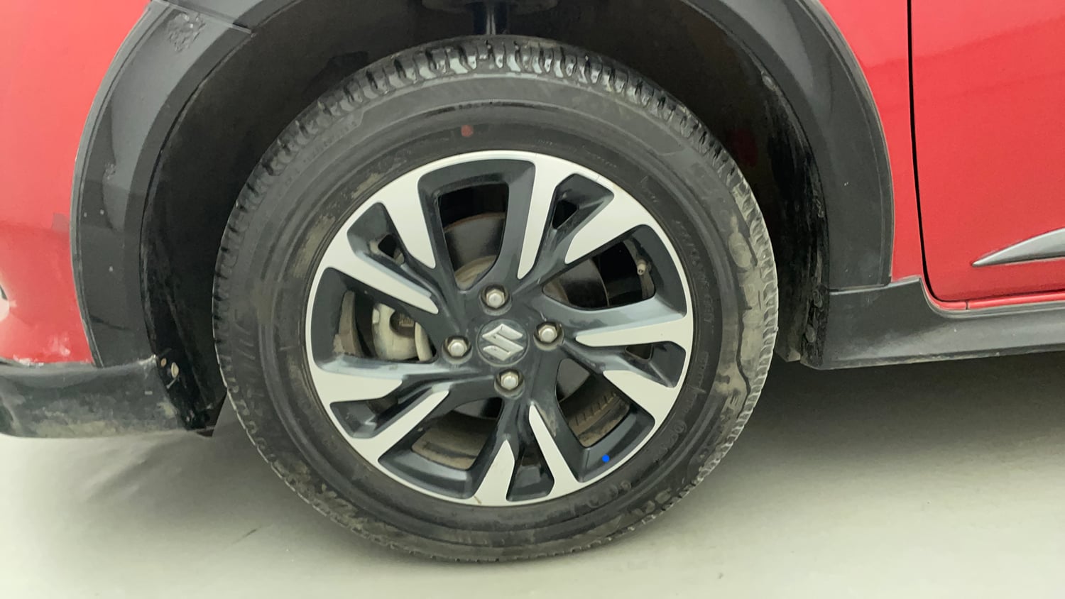 Used 2024 Maruti Suzuki Swift ZXi Plus Dual Tone AMT Petrol Automatic tyres LEFT FRONT TYRE RIM VIEW