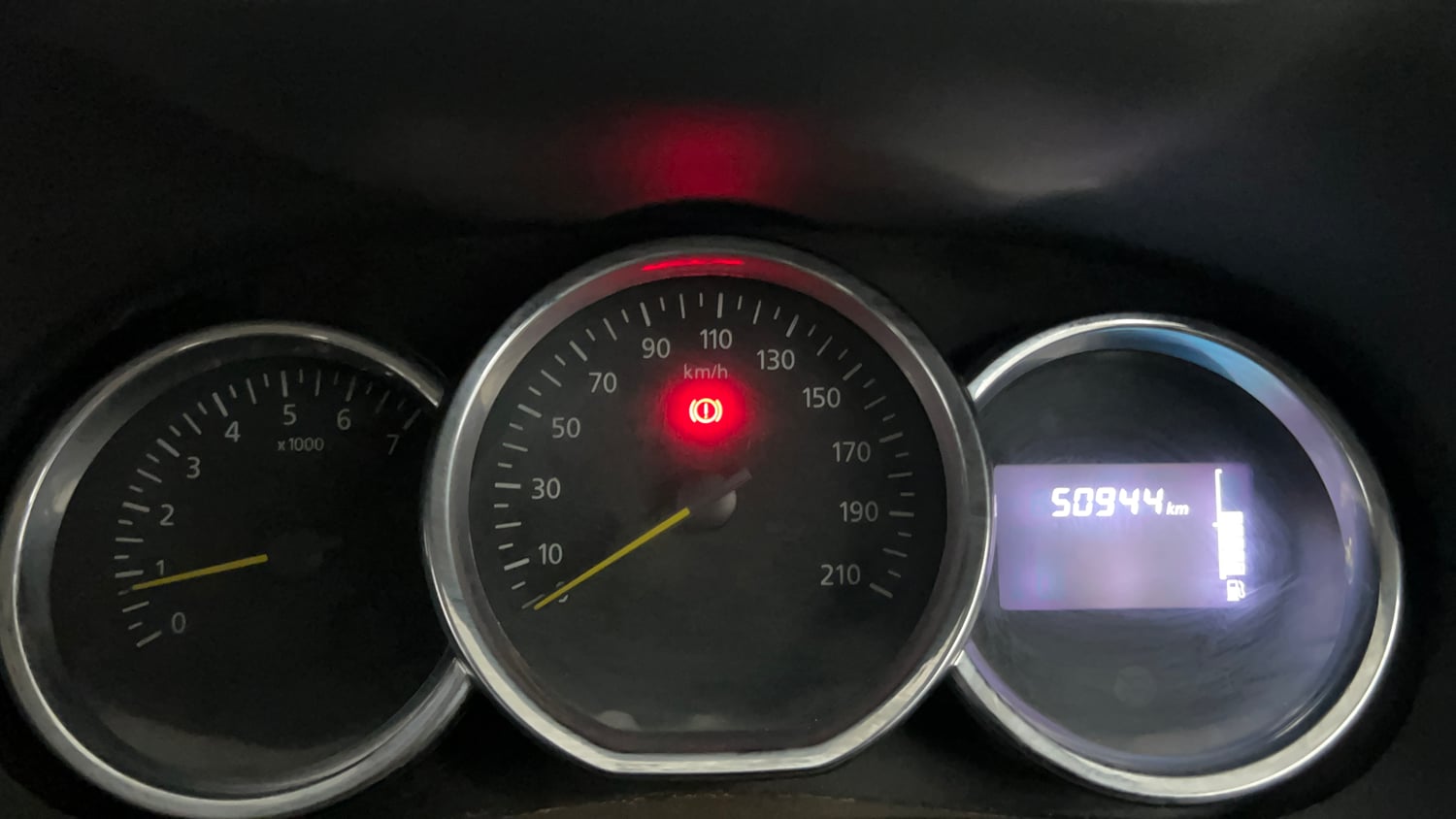 Used 2016 Renault Duster 85 PS RXZ 4X2 MT Diesel Manual interior CLUSTERMETER VIEW