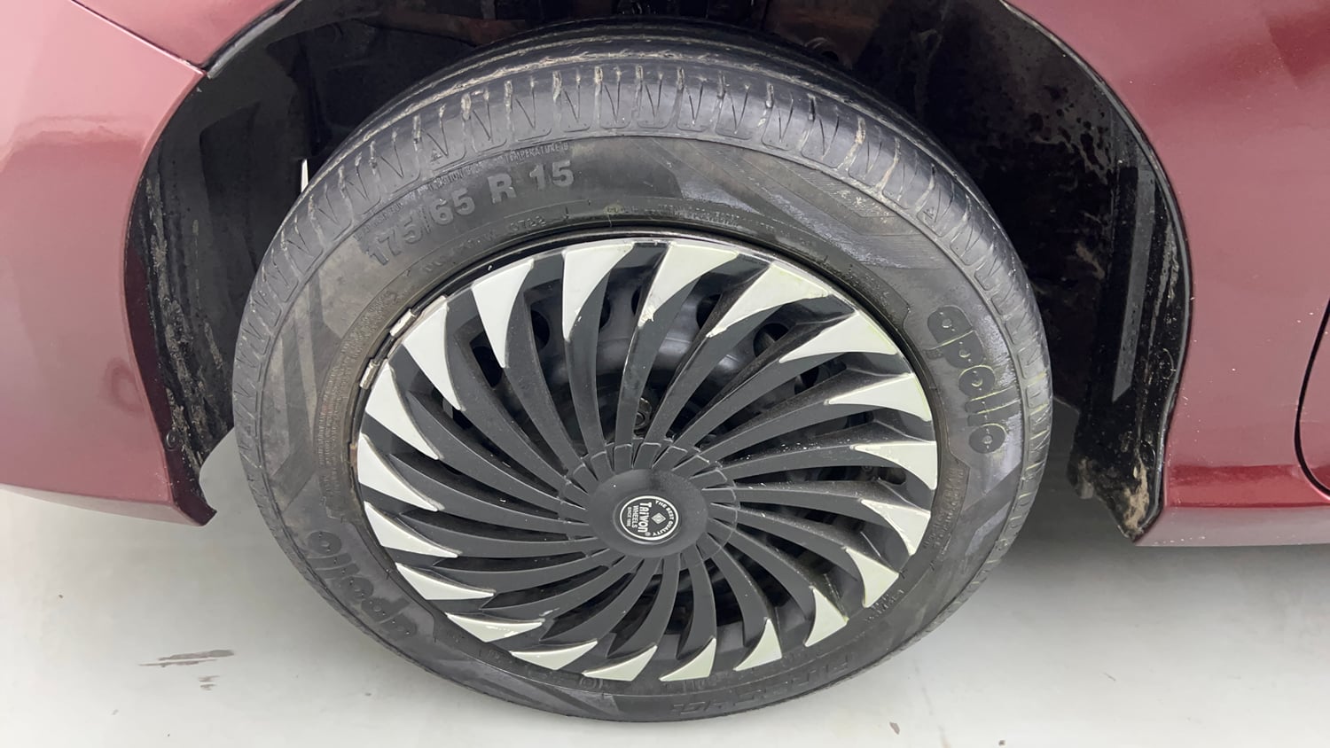 Used 2016 Honda City SV Petrol Manual tyres LEFT FRONT TYRE RIM VIEW