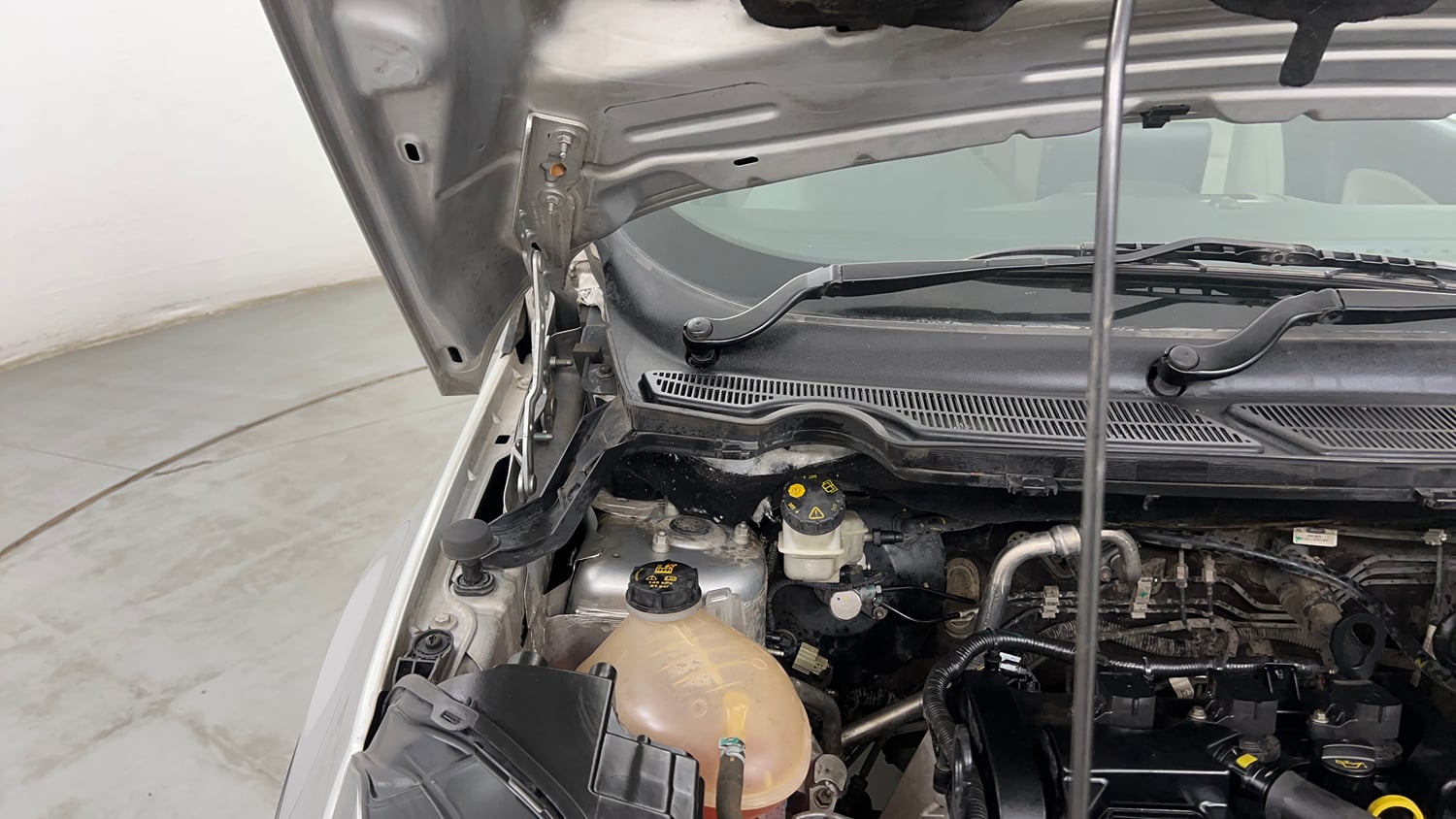 Used 2021 Ford EcoSport Titanium Plus 1.5L Ti-VCT AT Petrol Automatic engine ENGINE RIGHT SIDE HINGE & APRON VIEW