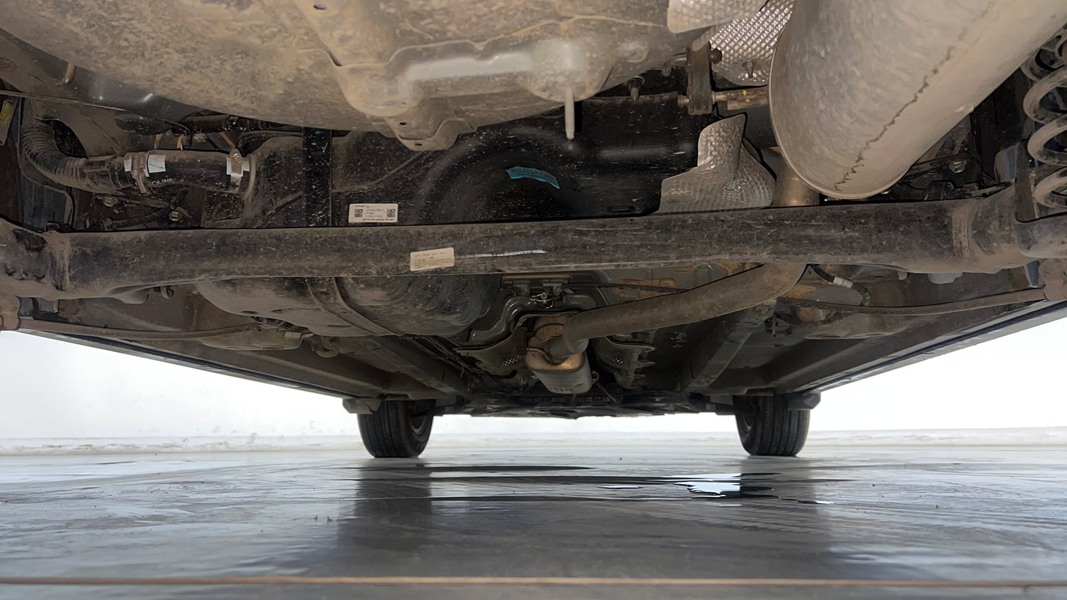 Used 2025 Mahindra XUV 3XO AX5 1.2 Petrol Petrol Manual extra REAR UNDERBODY VIEW (TAKEN FROM REAR)