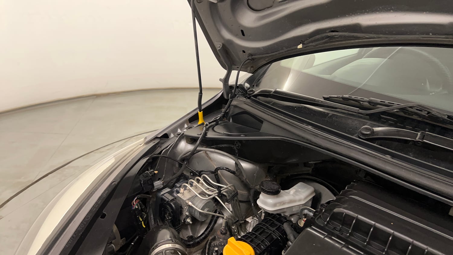Used 2019 Tata Tiago Revotron XZA Plus Petrol Automatic engine ENGINE RIGHT SIDE HINGE & APRON VIEW