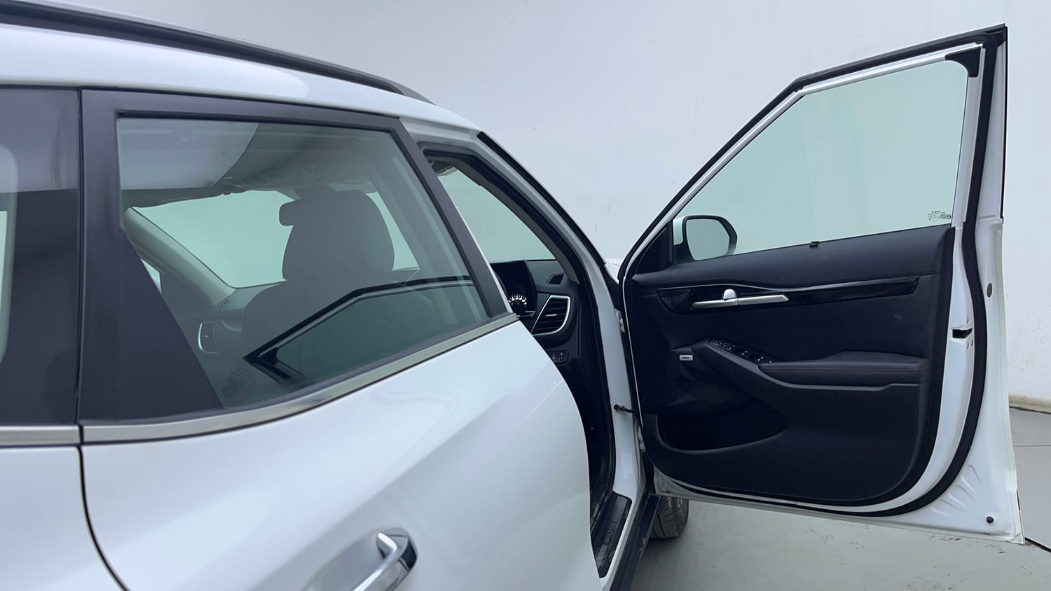 Used 2022 Kia Seltos GTX Plus 1.4 Petrol Manual interior RIGHT FRONT DOOR OPEN VIEW