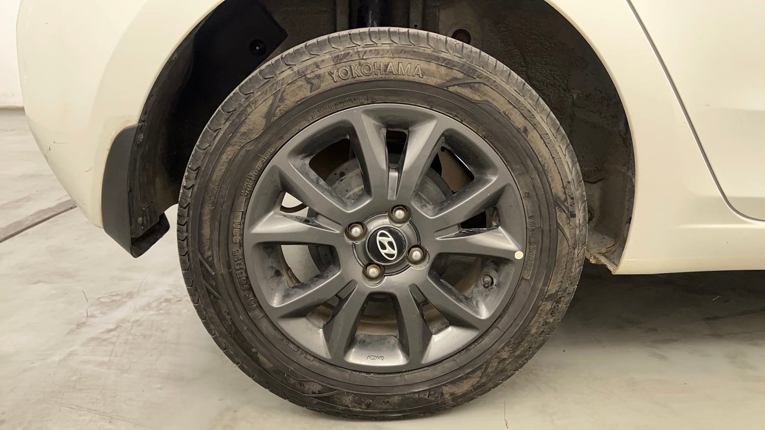 Used 2018 Hyundai Elite i20 Asta 1.2 Petrol Manual tyres RIGHT REAR TYRE RIM VIEW