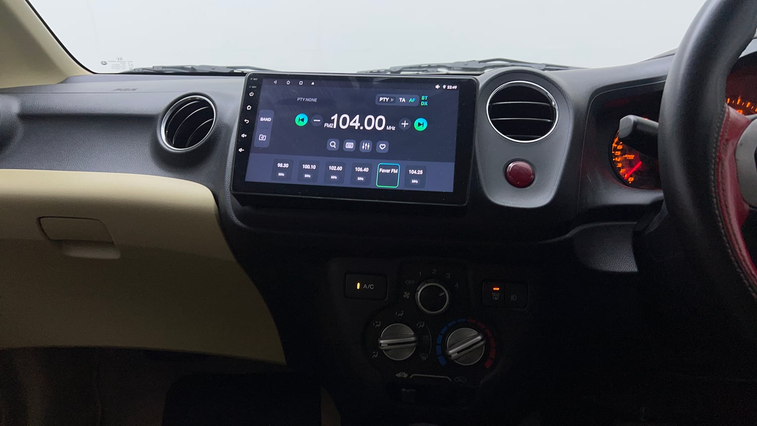 Used 2014 Honda Amaze 1.2 VX AT i-VTEC Petrol Automatic top_features Integrated (in-dash) music system