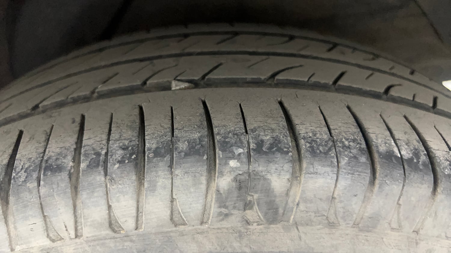 Used 2013 Hyundai i20 Sportz 1.2 Petrol Manual tyres LEFT REAR TYRE TREAD VIEW
