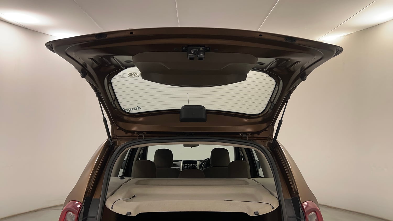 Used 2016 Renault Duster 85 PS RXZ 4X2 MT Diesel Manual interior DICKY DOOR OPEN VIEW