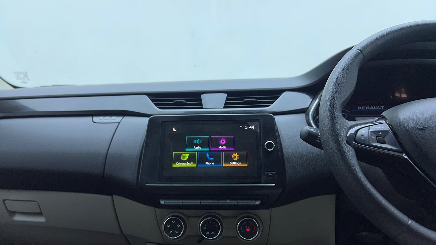 Used 2021 Renault Triber RXT Petrol Manual top_features Touch screen infotainment system