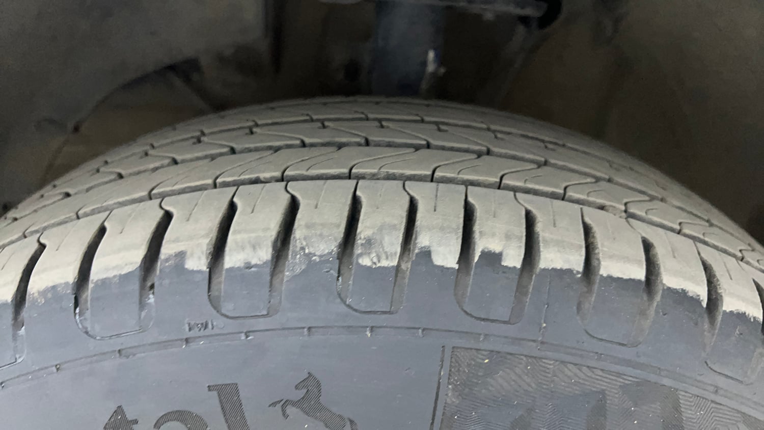 Used 2019 Maruti Suzuki Swift ZXi Plus AMT Petrol Automatic tyres LEFT FRONT TYRE TREAD VIEW