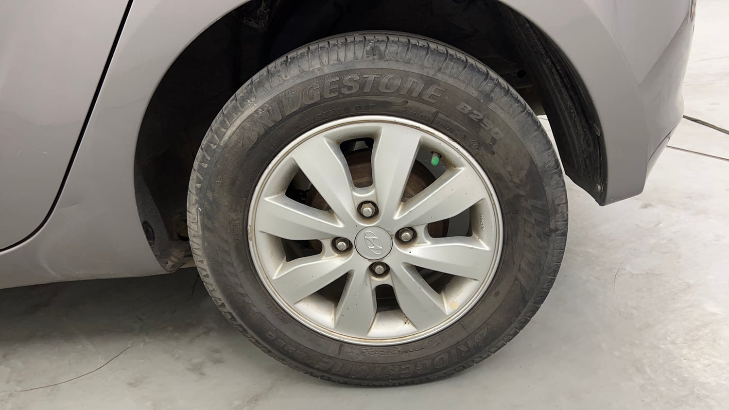 Used 2013 Hyundai i20 Sportz 1.2 Petrol Manual tyres LEFT REAR TYRE RIM VIEW