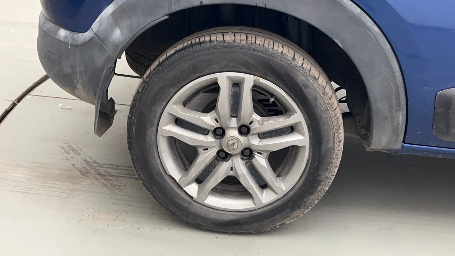 Used 2020 Renault Triber RXZ Petrol Manual tyres RIGHT REAR TYRE RIM VIEW