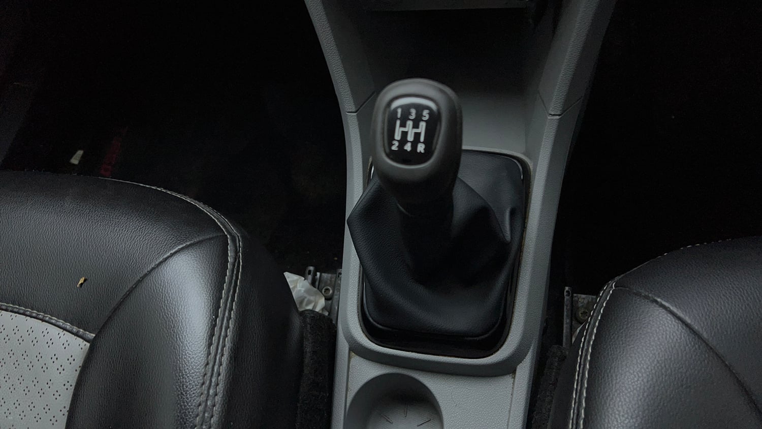Used 2021 Tata Tiago XZ Petrol Manual interior GEAR  KNOB VIEW