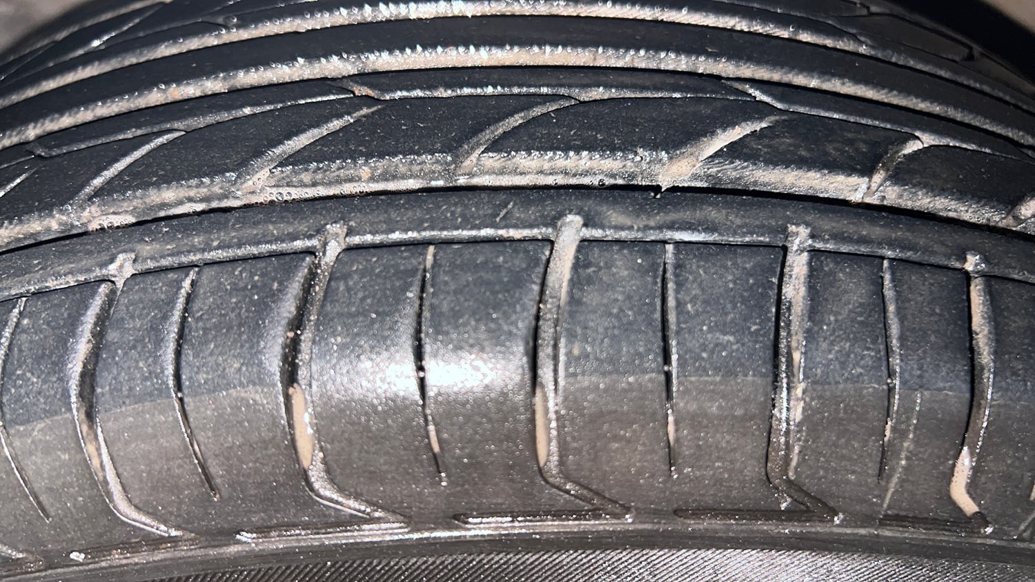 Used 2017 Maruti Suzuki Dzire VDi AMT Diesel Automatic tyres LEFT FRONT TYRE TREAD VIEW