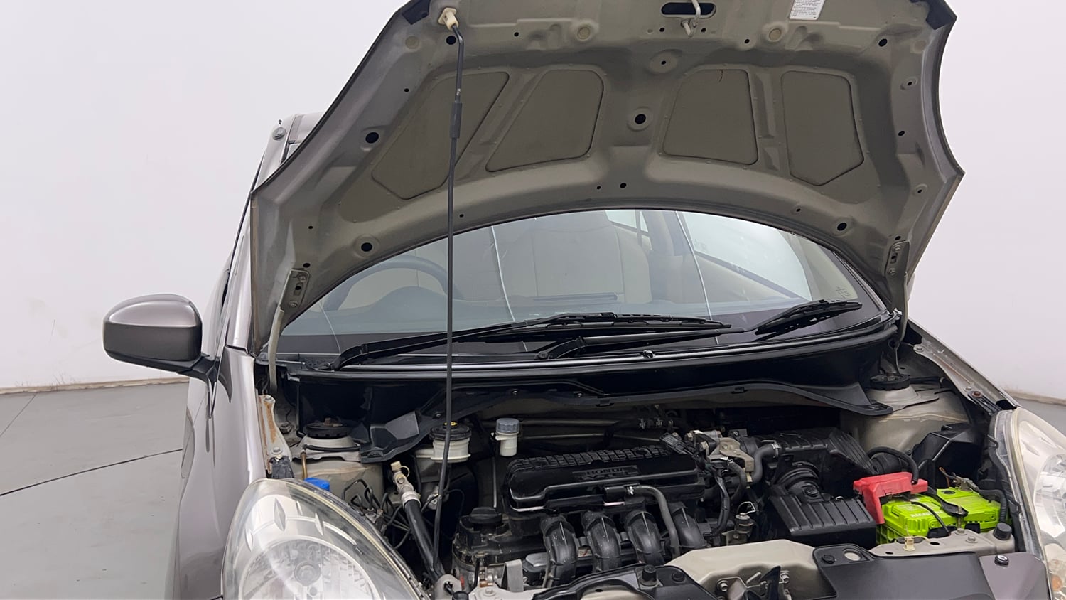Used 2013 Honda Brio E MT Petrol Manual engine ENGINE RIGHT SIDE HINGE & APRON VIEW