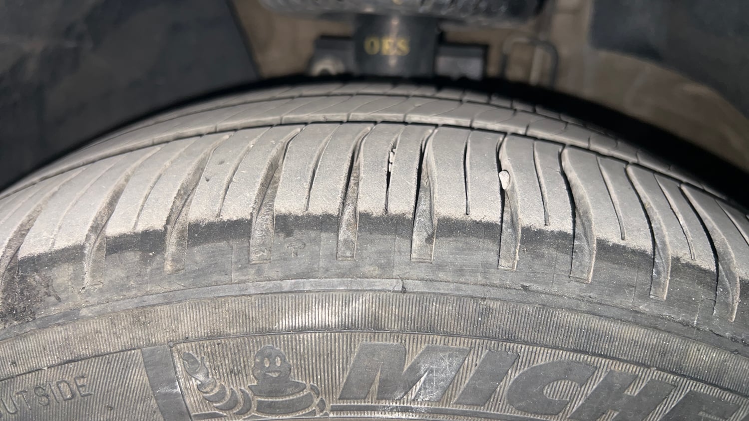 Used 2016 Volkswagen Ameo Highline1.2L (P) Petrol Manual tyres LEFT FRONT TYRE TREAD VIEW