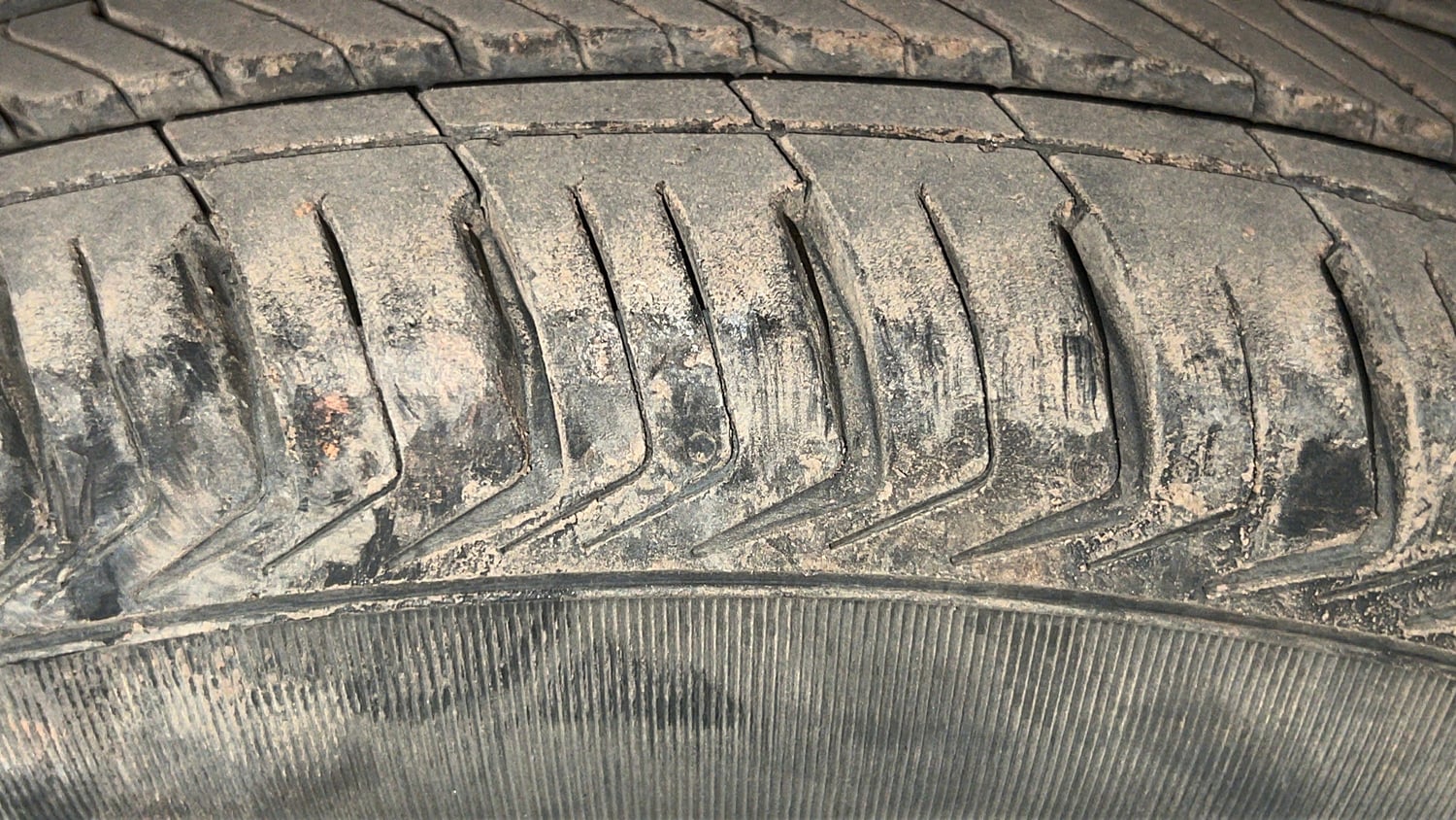 Used 2015 Hyundai Eon Magna O Petrol Manual tyres LEFT FRONT TYRE TREAD VIEW