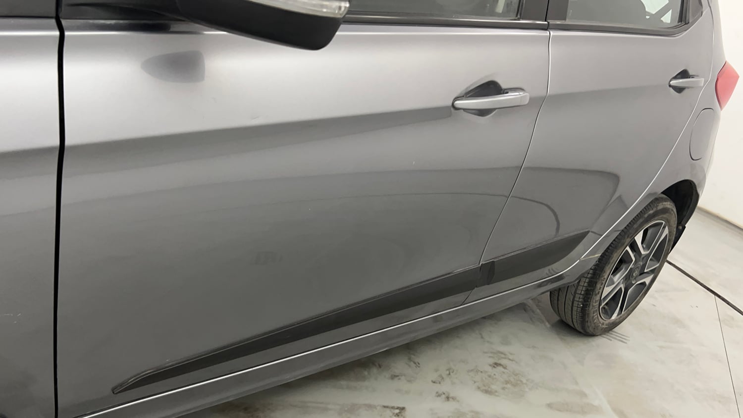 Used 2019 Tata Tiago Revotron XZA Plus Petrol Automatic dents MINOR DENT